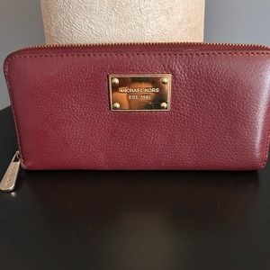 Michael Kors Jet Set zip wallet